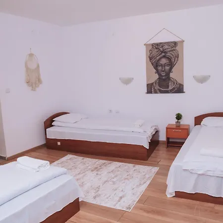 Guest 2* Perushtitsa