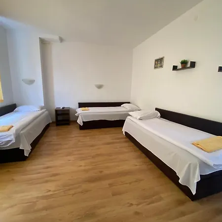 Guest ホテル Perushtitsa